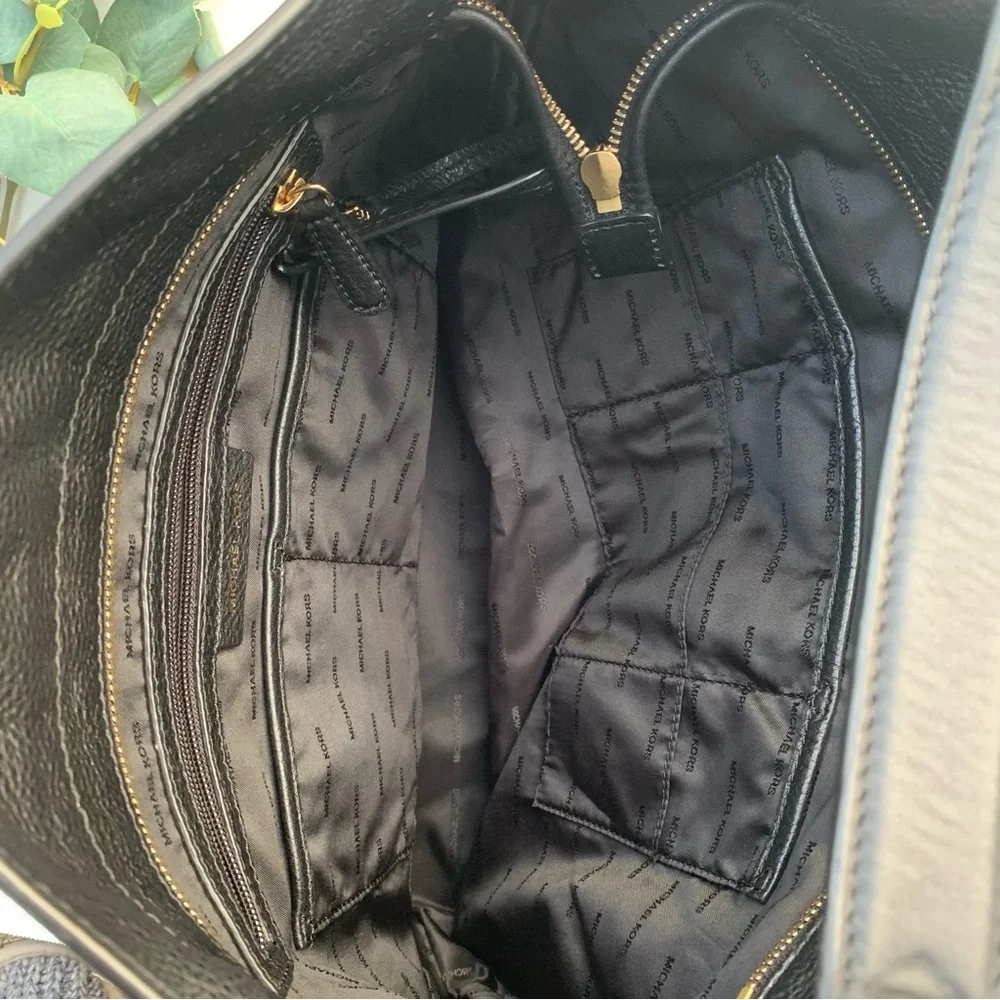 Michael Kors Evie Large Pebbled Shoulder Bag